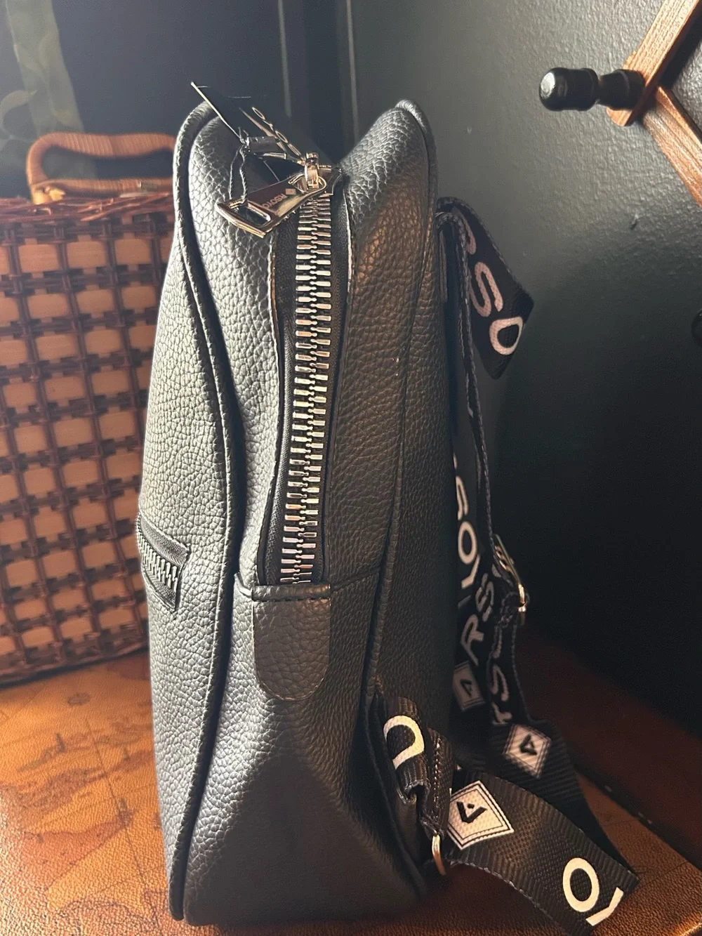 RSOYO Black Pebbled Leather Men's Backpack with Silver Accents -NWT-
